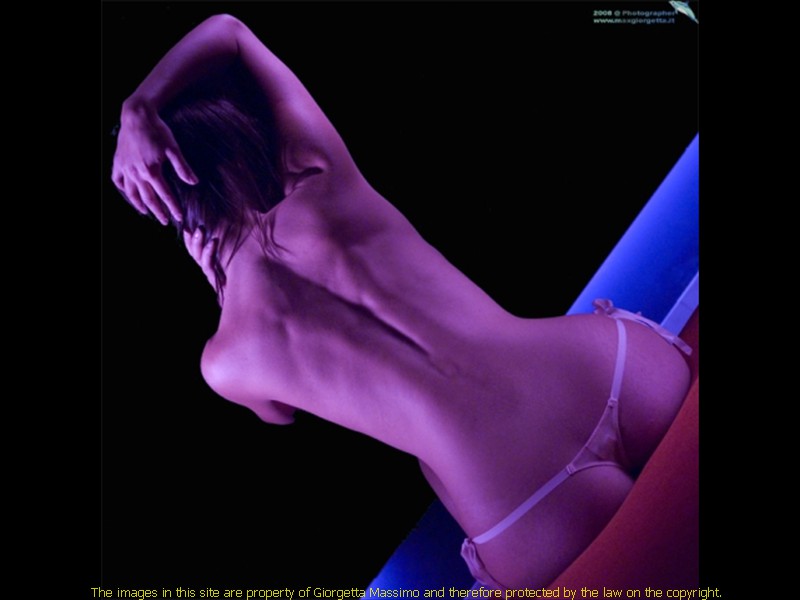 _MAX5879