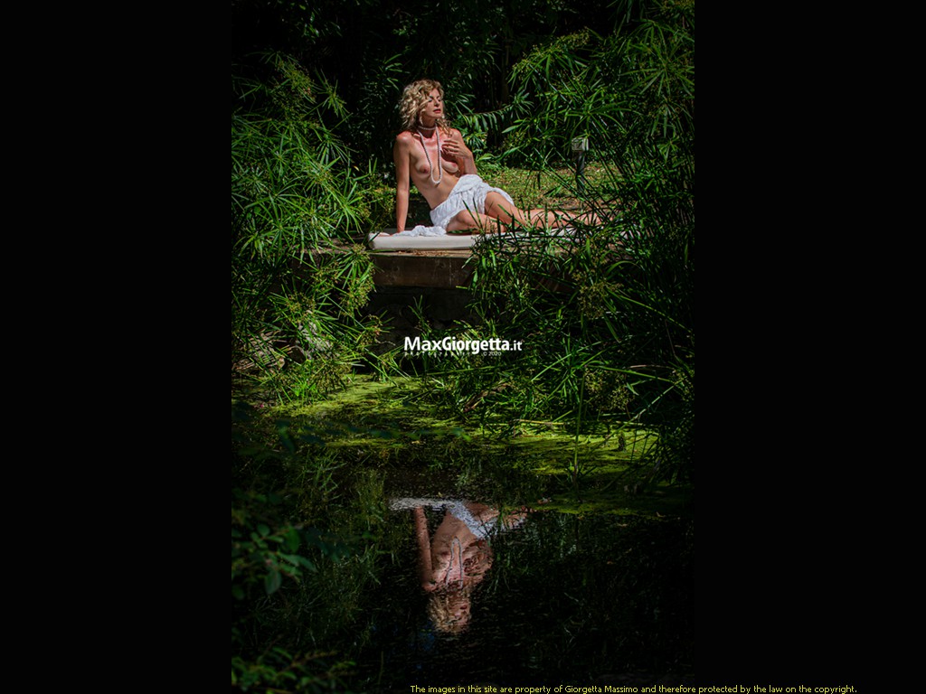_D803893m