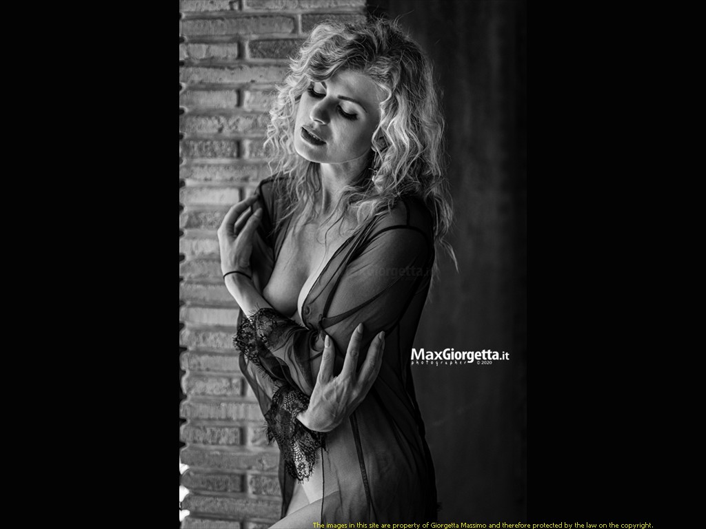 _D819983m